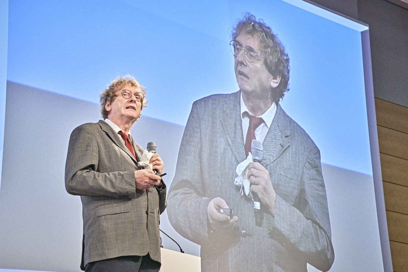 BayerisMichael Braungart als Keynote-Speaker beim Bayerischen Tourismustag 2021.cher Tourismustag Nürnberg 25 Okt. 2021 Michael Braungart als Keynote-Speaker beim Bayerischen Tourismustag 2021.